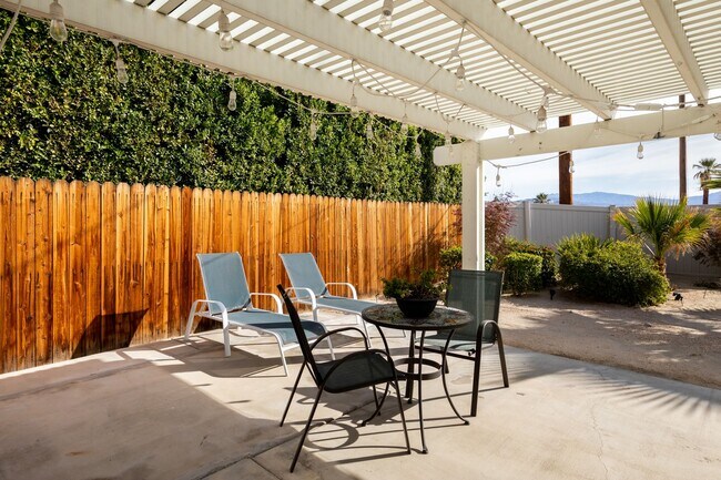 Building Photo - Movie Colony Oasis - Peaceful, Walk to Dow...