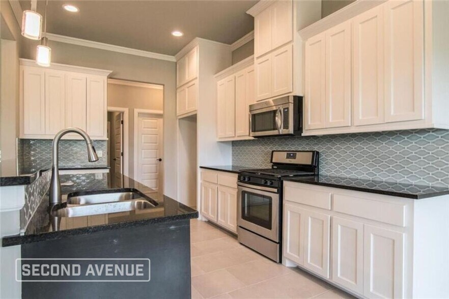 Building Photo - 2401 Los Angeles Ave