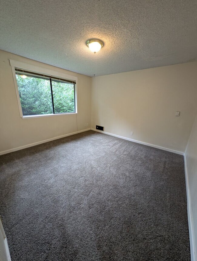 Building Photo - Corner Lot Triplex Unit in Gig Harbor, Ava...