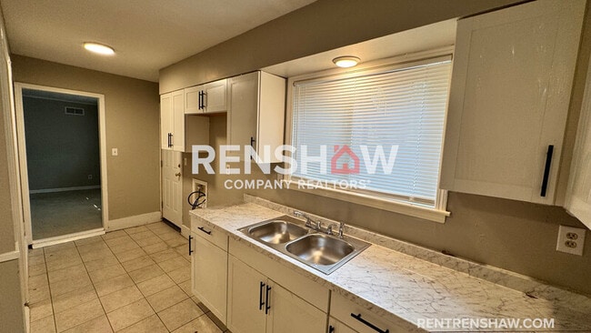 Building Photo - 4933 Teal Ave