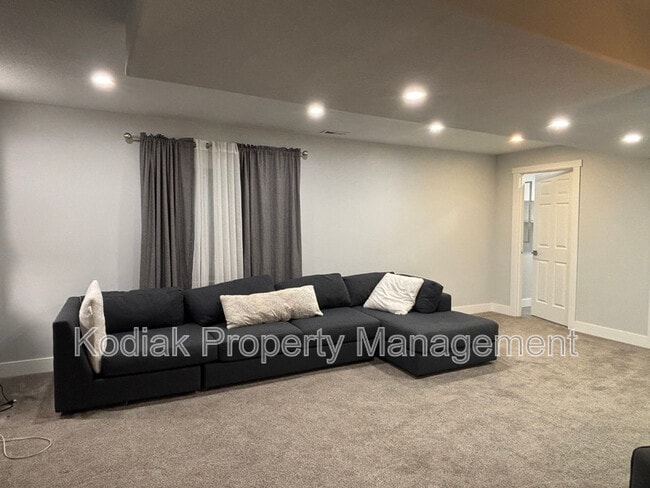 Building Photo - 5757 Coral Pine Ct S
