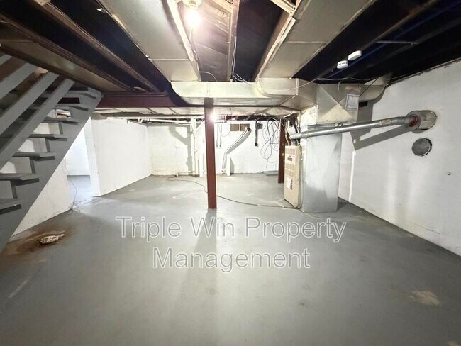 Building Photo - 8385 Latty Ave