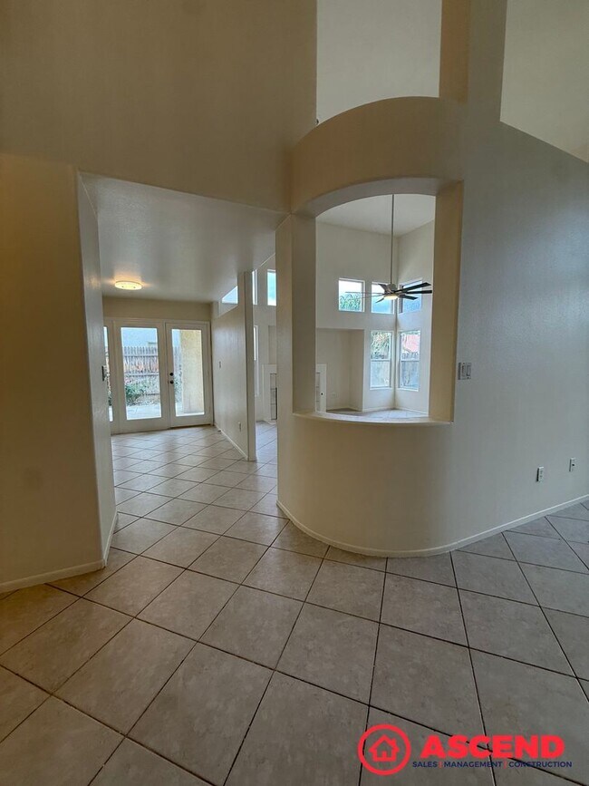 Building Photo - Spacious 4 Bed / 3 Bath Home in Haggin Oaks!