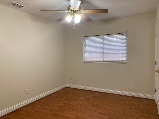 Building Photo - 3821 Brockhampton - 4/Bed 2/Bath - $2295/m...