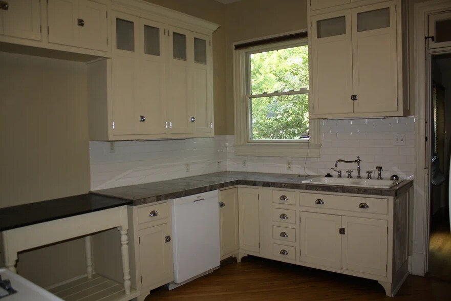 Building Photo - 801 N Lincoln St