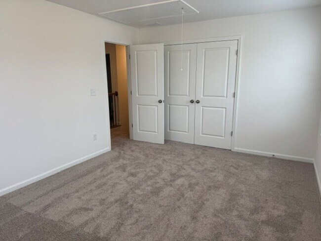 Building Photo - 2174 Clifton Rd