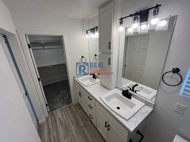 Building Photo - 3650 Pinonwood Ct