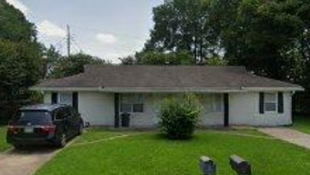 Building Photo - 302 Pecan Dr