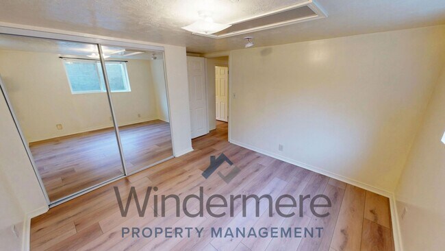 Building Photo - 151 E Maple St