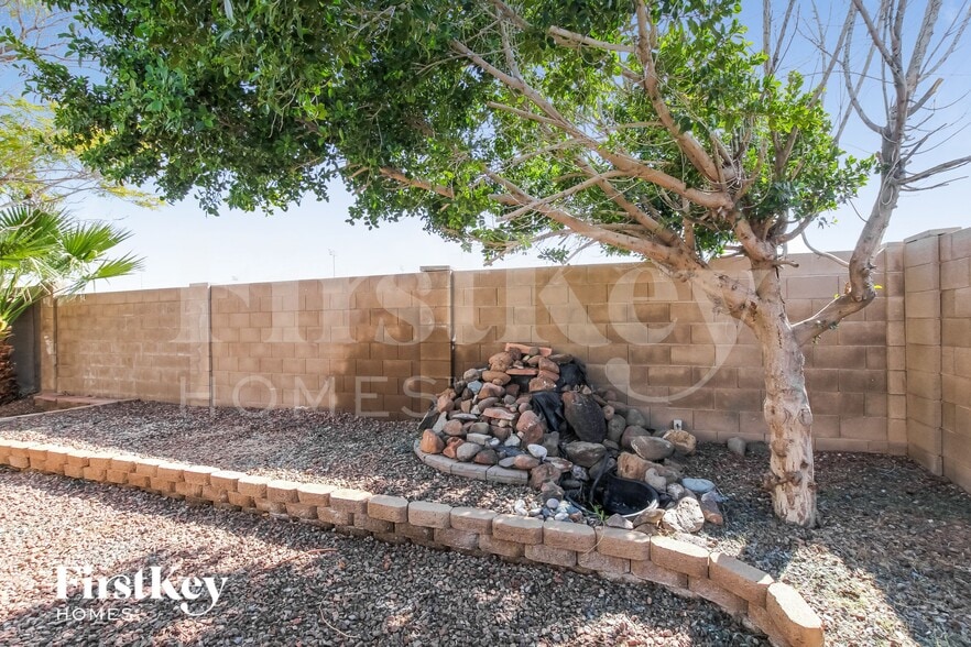 Building Photo - 2965 W Lone Cactus Dr