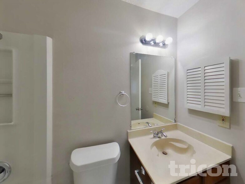 Building Photo - 13923 Flairwood St