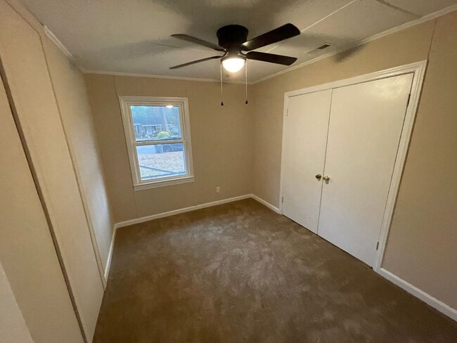 Building Photo - 4 Bedroom Brick House - Vouchers Accepted