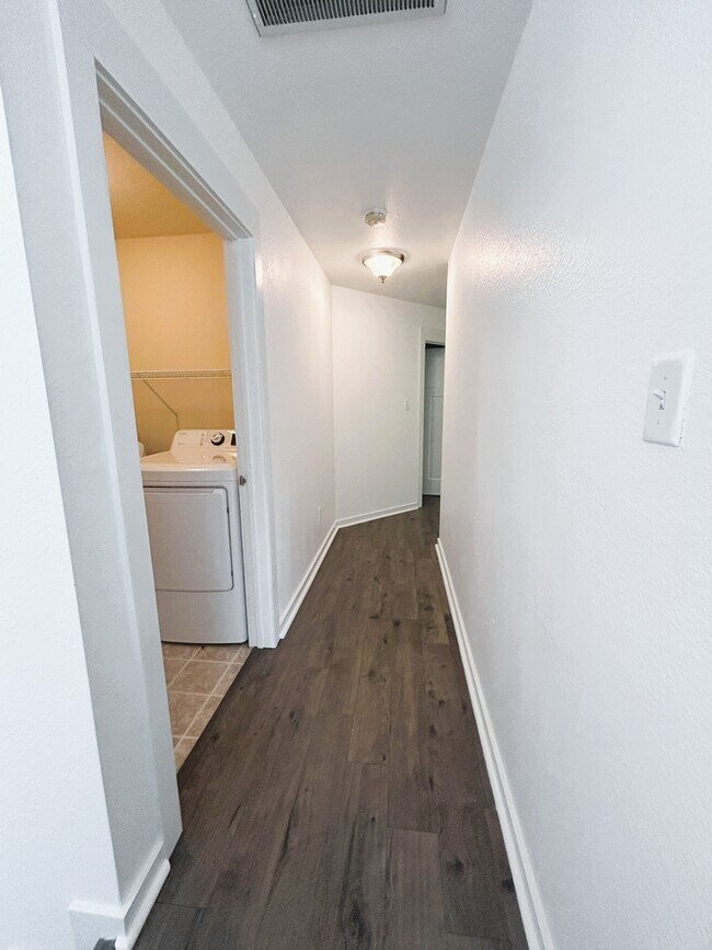Building Photo - 248 Craftsman Cir