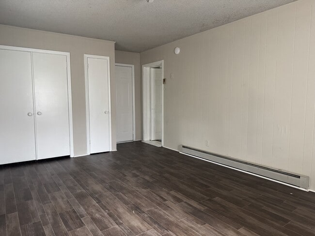 Building Photo - 406 E Park Dr