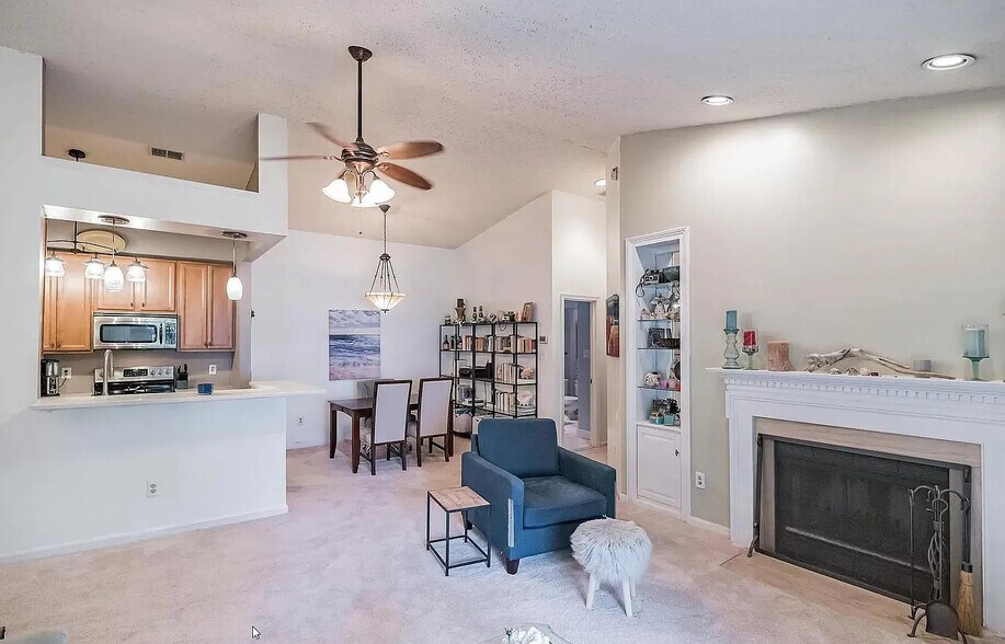 Building Photo - 7705 Lafayette Forest Dr