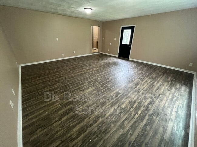 Building Photo - 2040 Roosevelt Ave