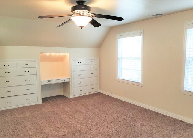 Building Photo - AMAZING 5 BED, 2 BATH MILLERS ADDITION NW OKC