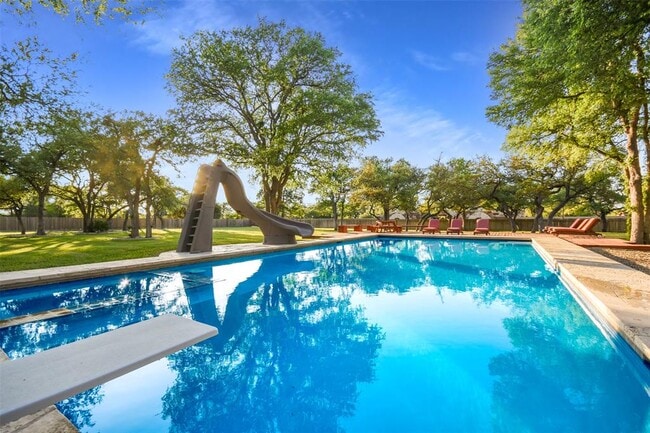 Building Photo - 294 Logan Ranch Rd