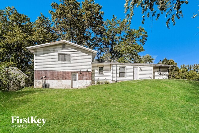 Building Photo - 6680 Foxshire Dr