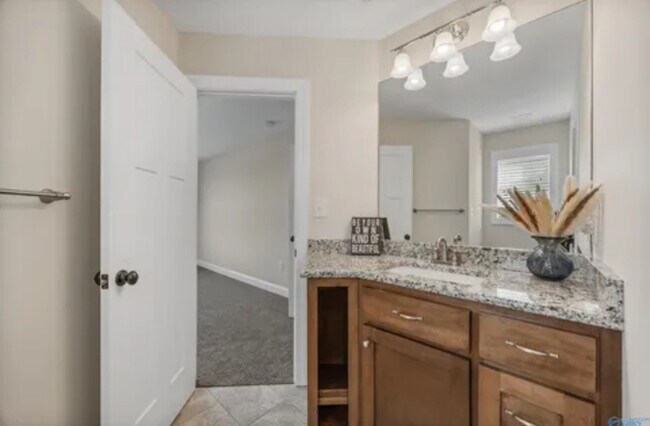 Building Photo - 2807 Talon Cir