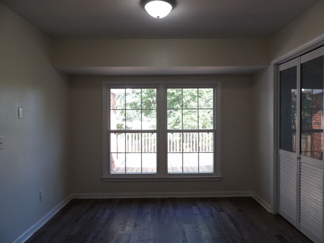 Building Photo - 104 Vintage Ln