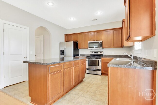 Building Photo - 255 Red Oak Dr