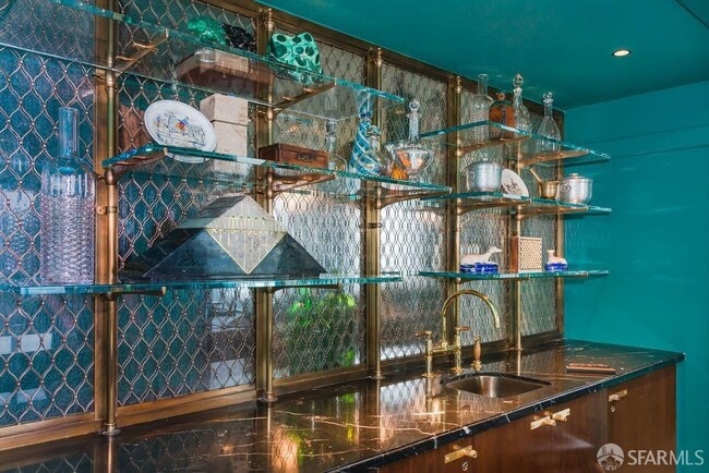 Building Photo - 425 1st St