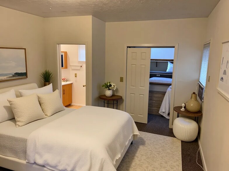 Building Photo - 1420 W University Ave