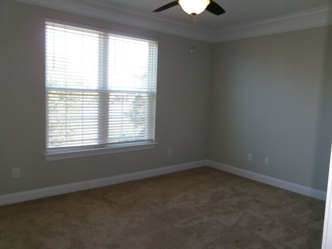 Building Photo - 1 bedroom condo in Queens Harbour