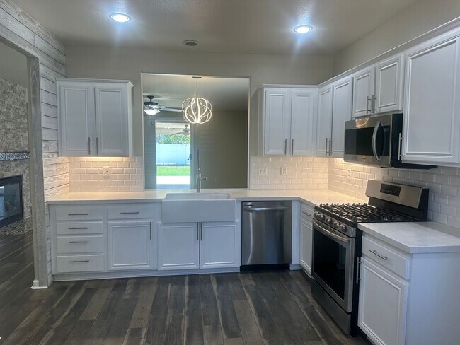 Building Photo - Single Story cul-de-sac 3Beds/2Bath Home i...