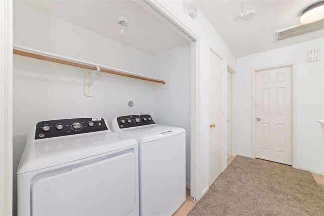 Building Photo - 1106 N Rock Dr