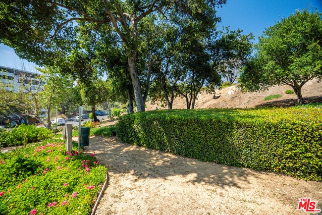Building Photo - 17352 Sunset Blvd