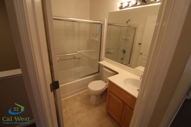 Building Photo - 390 Oleander Dr