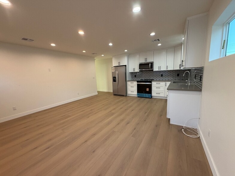 Building Photo - 13365 Garber St