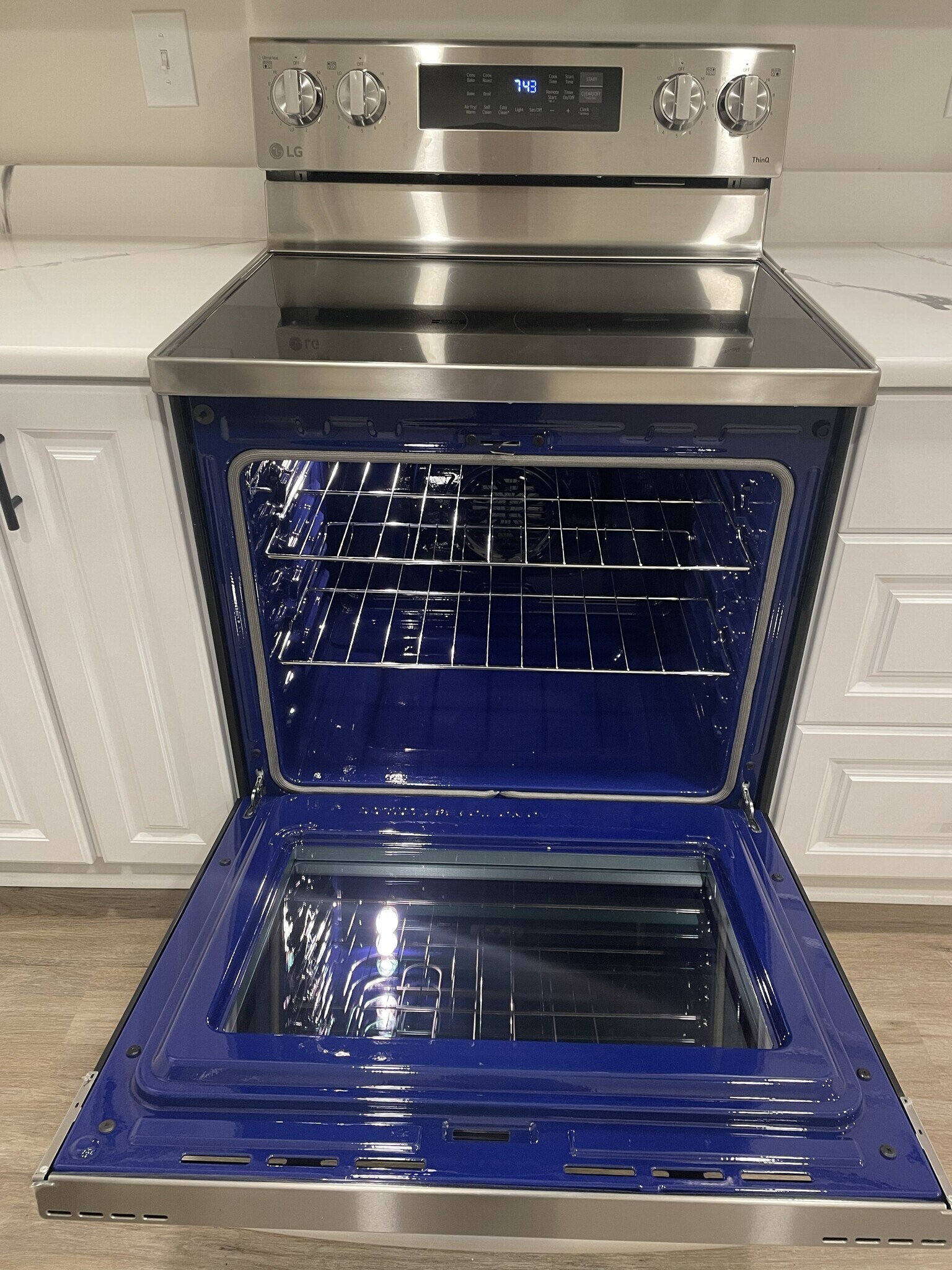 Oven / Range - 2115 Harrison Ave