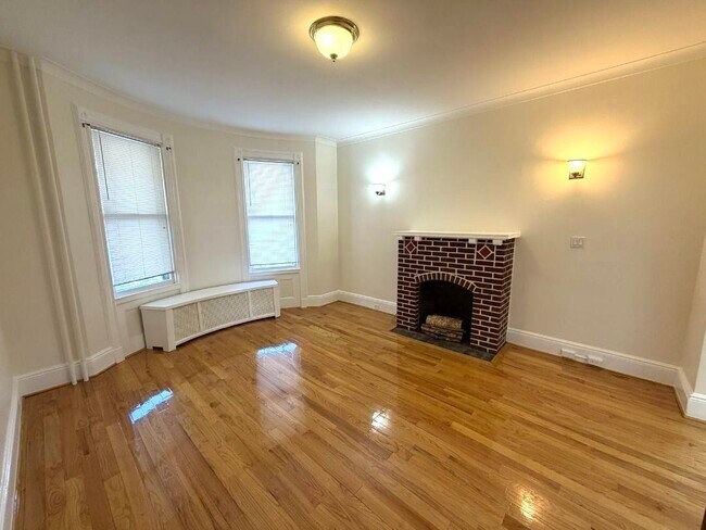 Building Photo - 927 18th St