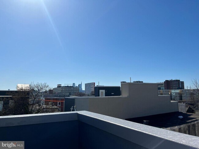 Building Photo - 2126 N Darien St