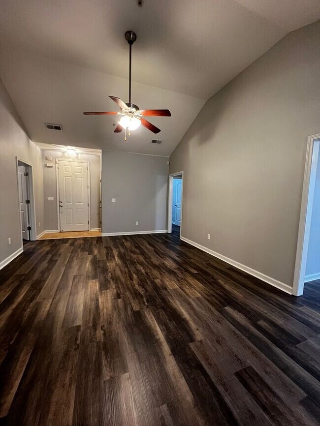 Building Photo - 3bed/2bath Townhome w/Garage - Gated Community - Plantation Estates