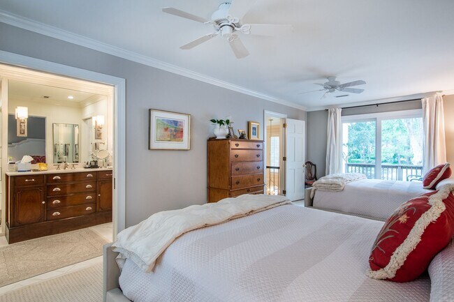 Building Photo - Immaculate Snee Farm Townhome for Rent!