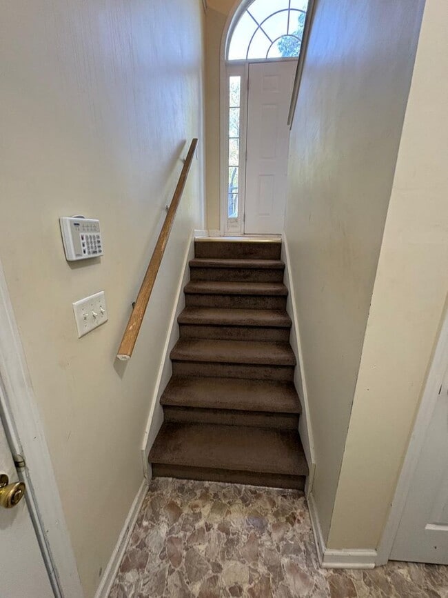 Building Photo - 886 Eagles Nest Cir