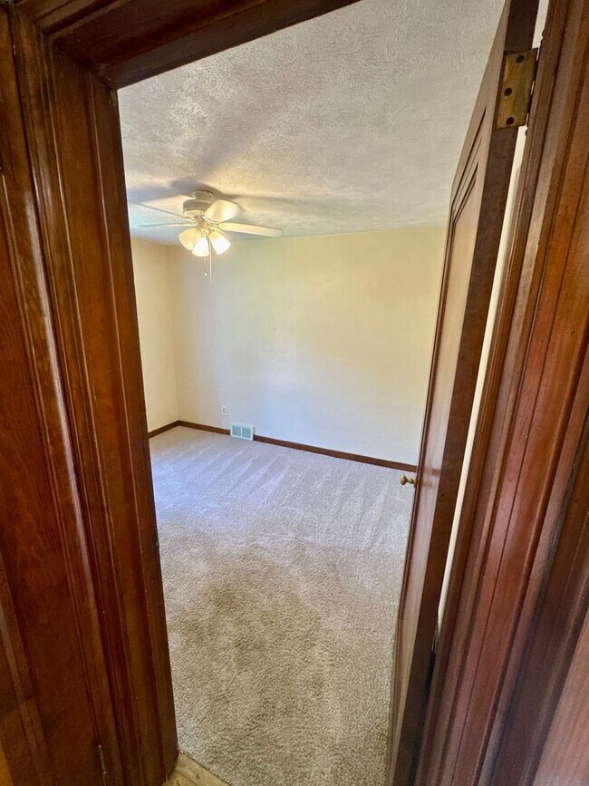 Building Photo - 1076 Thornwood Dr