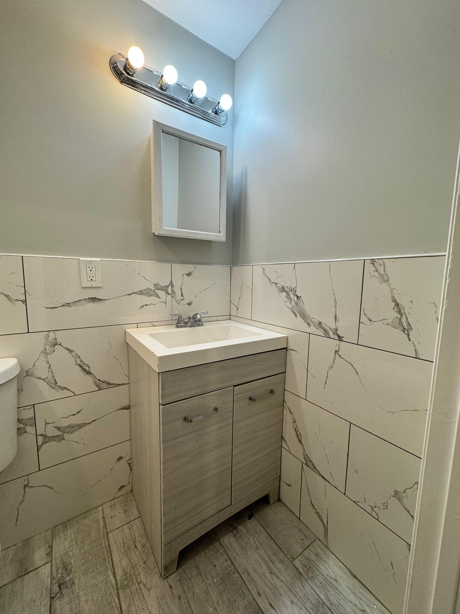 Building Photo - 61 N Grove St