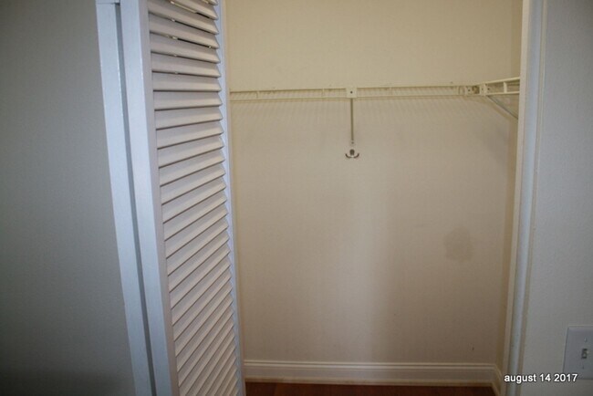 Building Photo - Beautiful 2 bed 2 bath in New Port Richey ...
