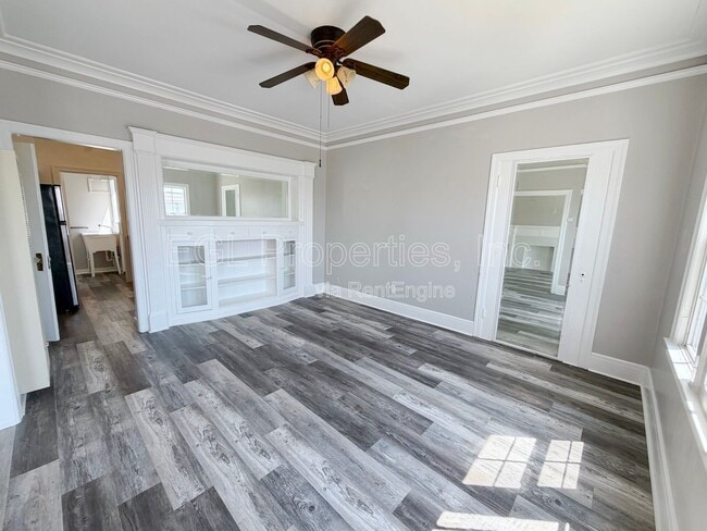 Building Photo - 804 Forest Ave