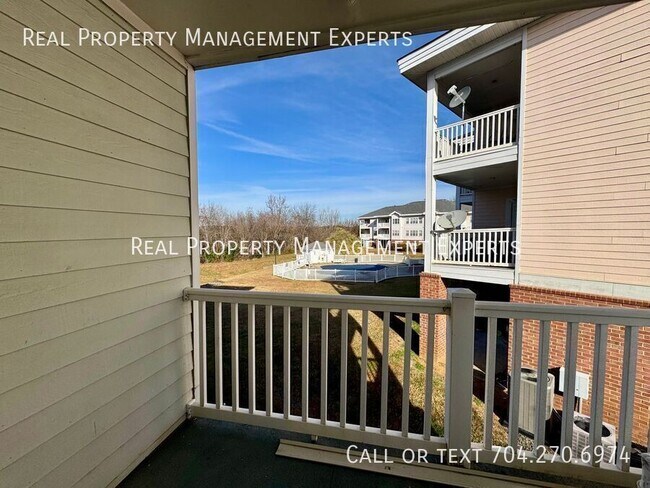 Building Photo - 8969 Meadow Vista Rd