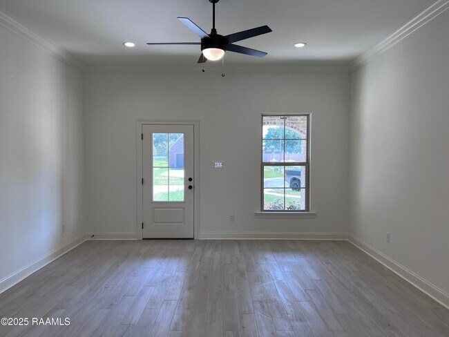 Building Photo - 107 Tenor St