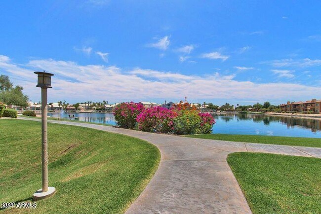 Building Photo - 16013 S Desert Foothills Pkwy