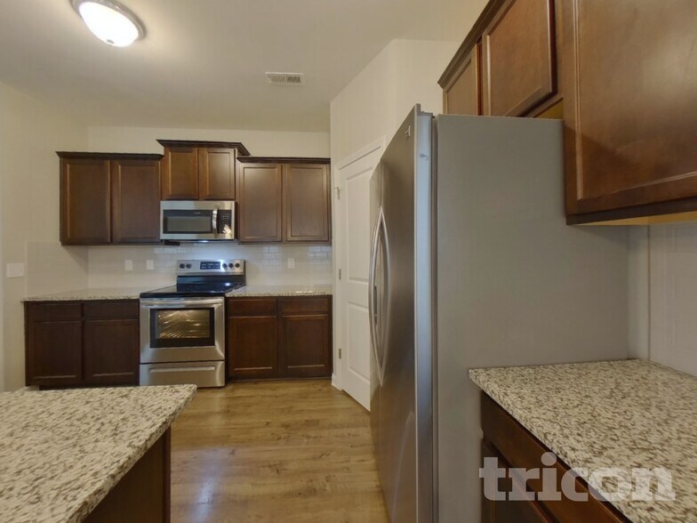 Building Photo - 1131 Rankin Oaks St