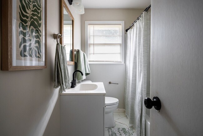 Building Photo - Charming 3-Bedroom Brick Home – Comfort, S...