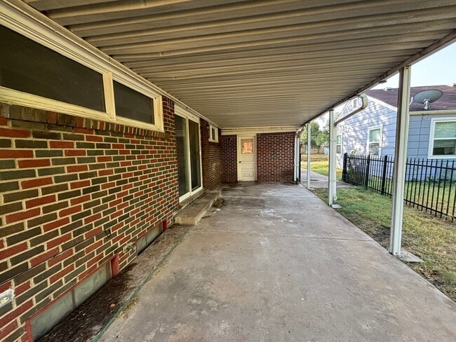 Building Photo - 4408 Vesta Dr